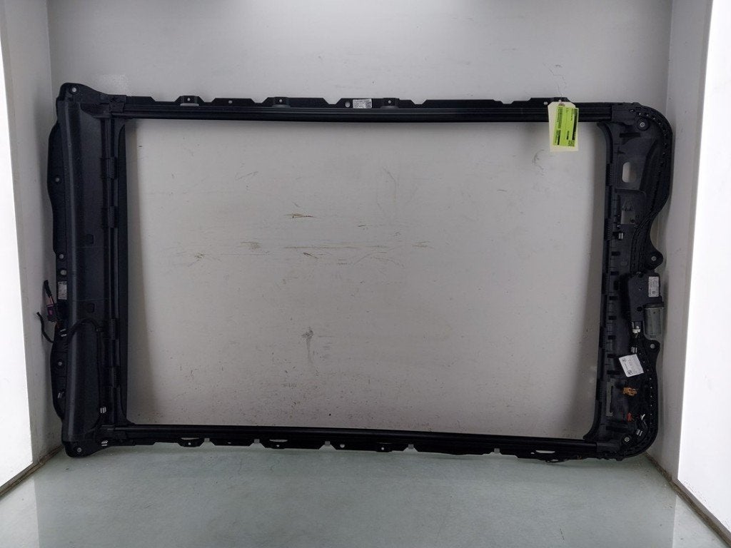 SCHUIF-KANTELDAK Skoda Scala (01-2019/-) (|657861397FG2|), Gebruikt, Info@skoda-auto.de, Skoda, Max-Planck-Straße  3-5
64331  Weiterstadt, DE