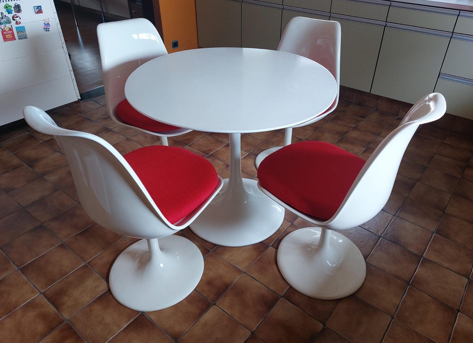 Retro tafel met 4 stoelen (Tulip stijl), Ophalen
