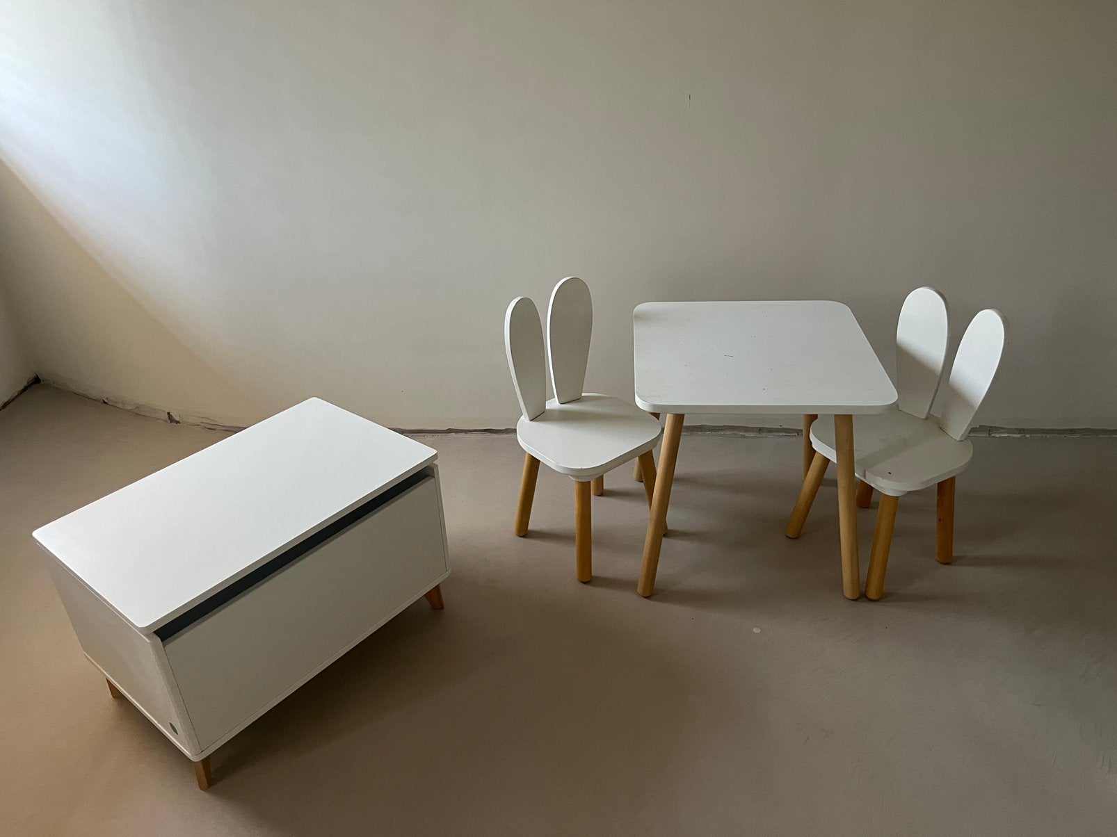 Tafel + 2 stoeltjes + opbergdoos, Ophalen, Gebruikt