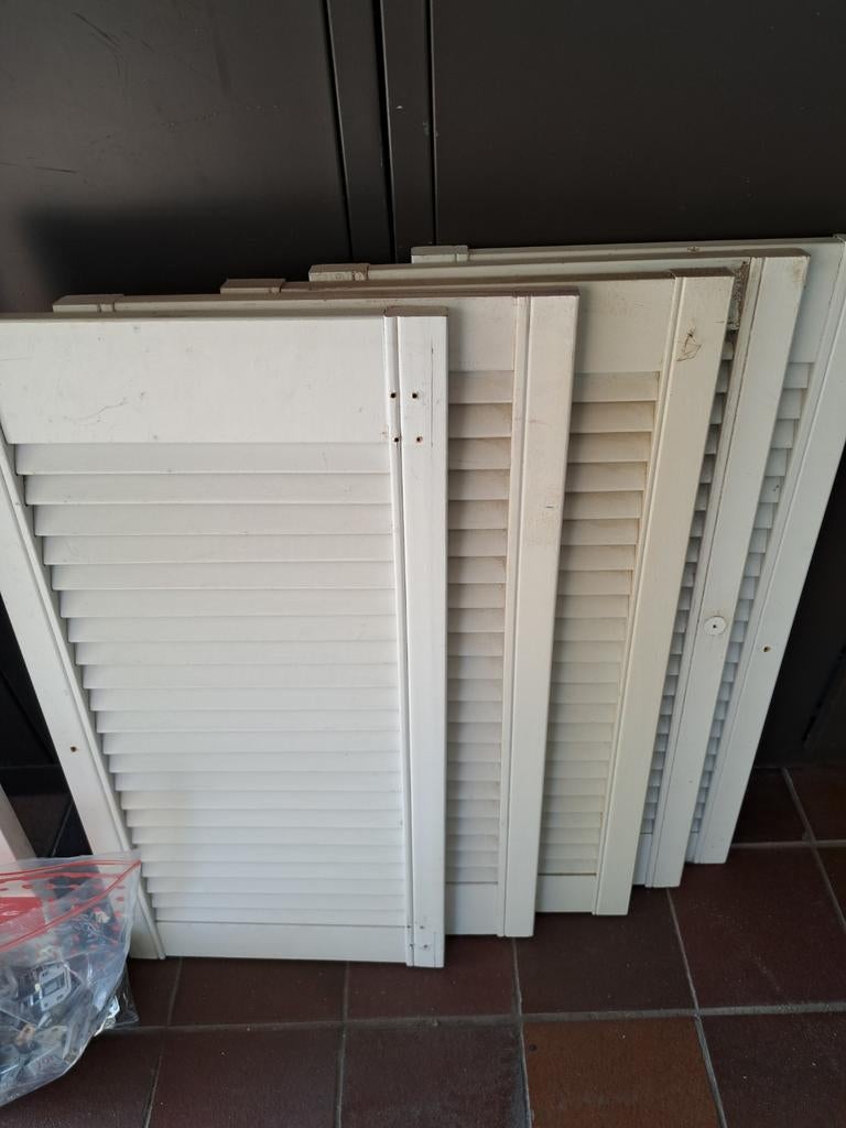 Louvre-deuren met bijhorende scharnieren, Ophalen