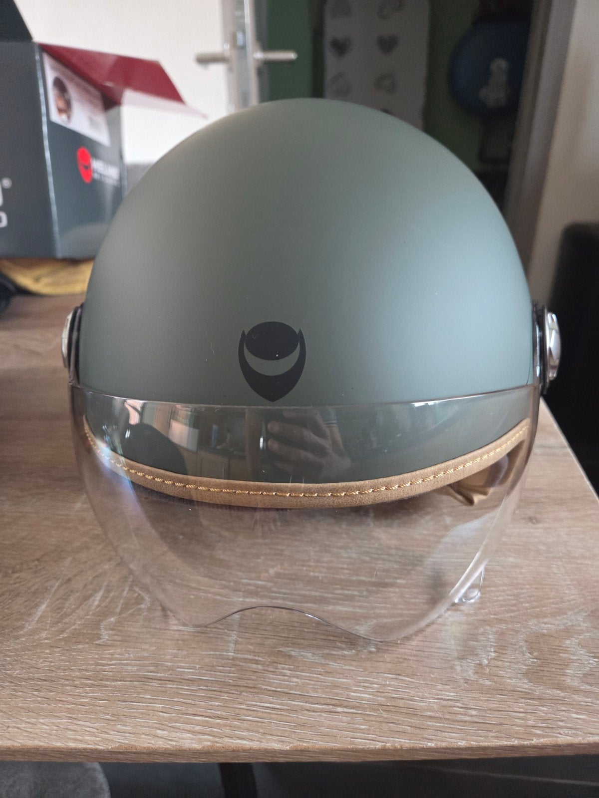 Zeer mooie vespa helm.Helmo Milano, Ophalen