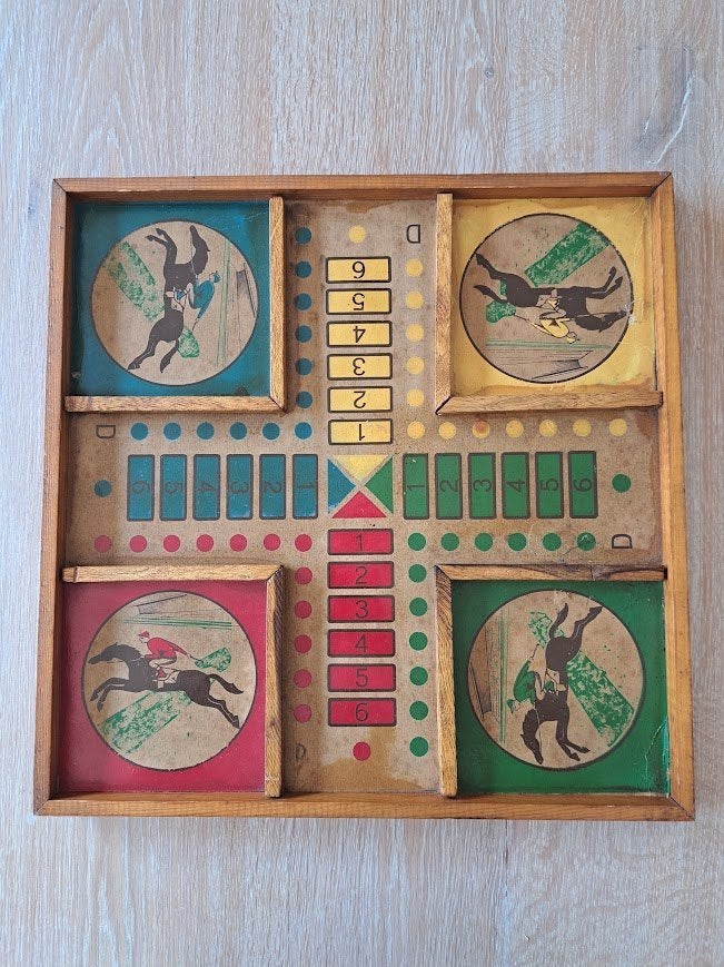 Heel oud Mens Erger Je Niet spel in hout, 1 ou 2 joueurs, Enlèvement ou Envoi, Utilisé