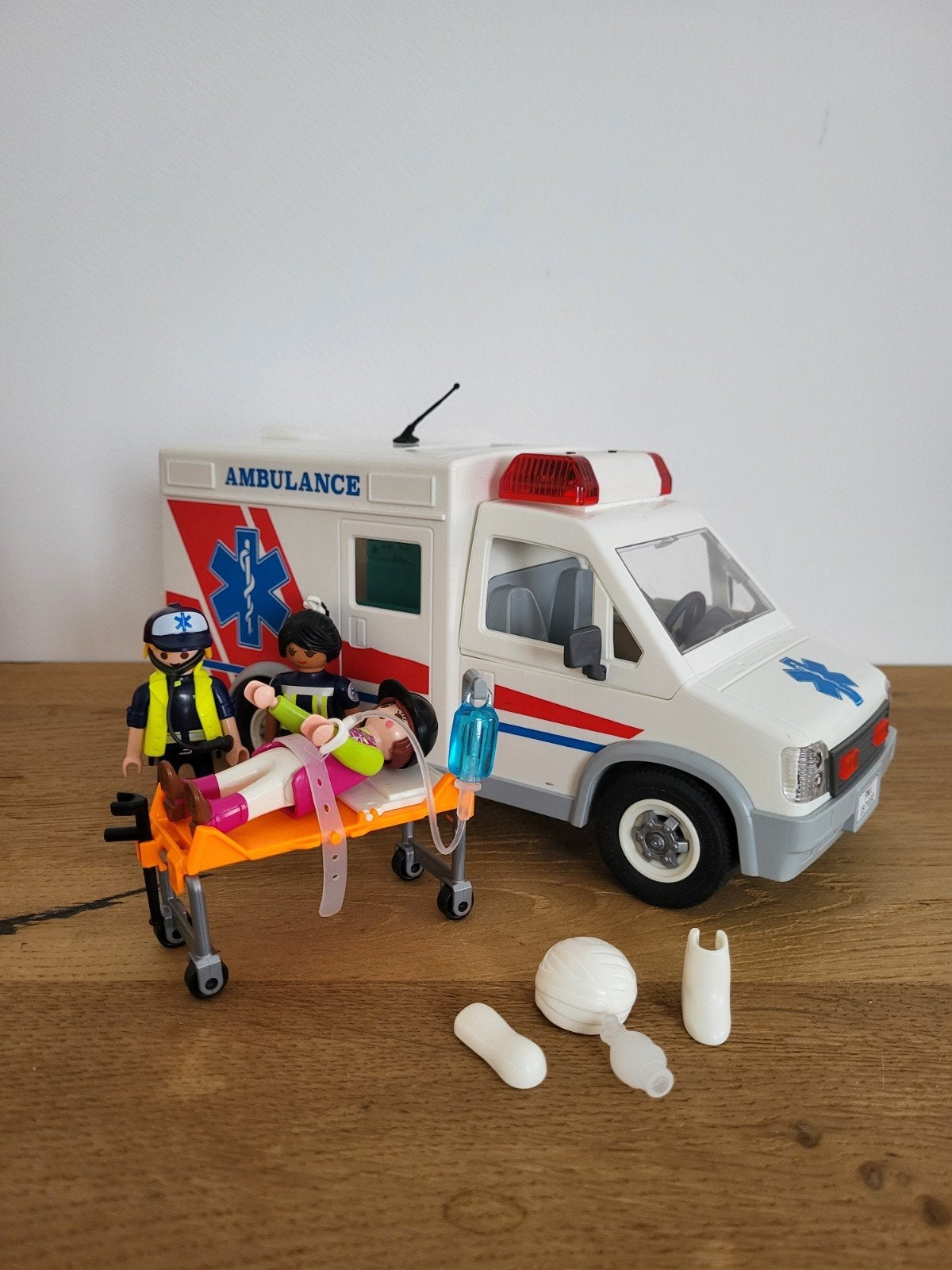 Playmobil City Action 71232 Ambulance + figuren & accessoire, Enfants & Bébés, Jouets | Playmobil, Comme neuf, Kit complet, City action