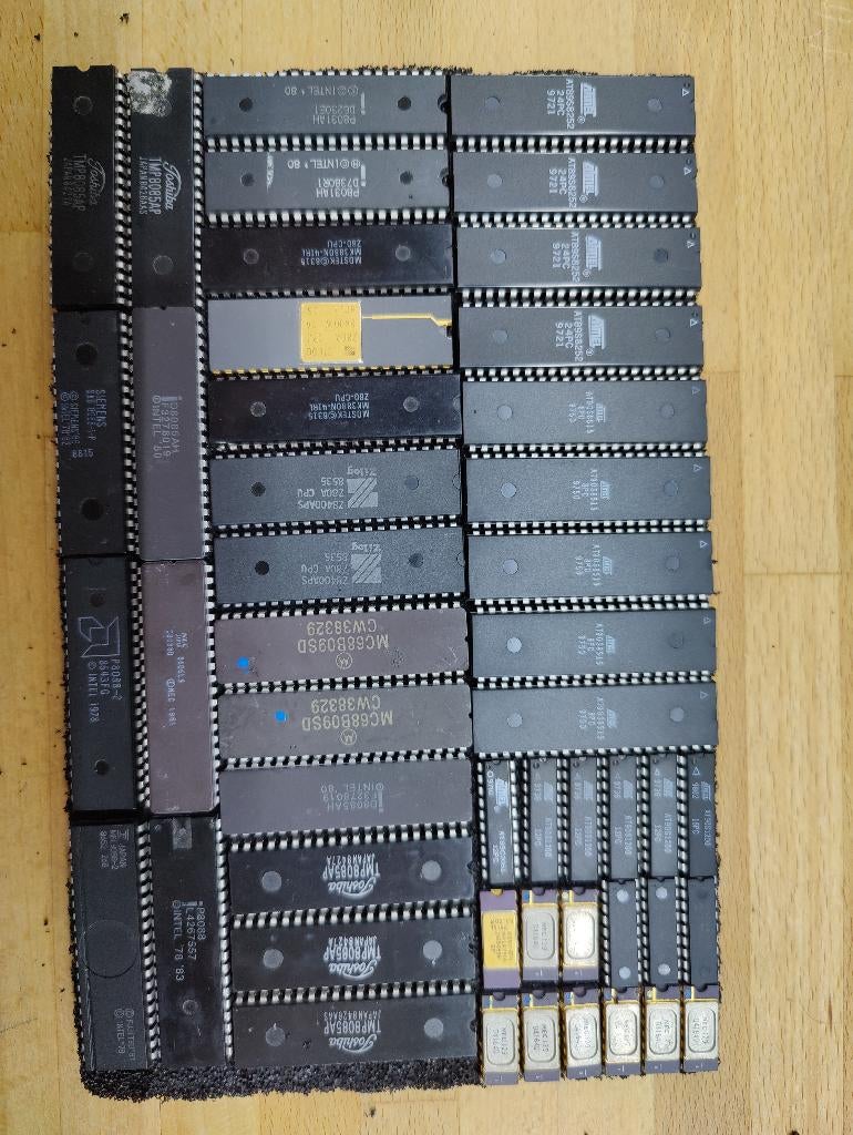 Lot de circuits intégrés, CPU, RAM, EPROM,TTL, CMOS..., Enlèvement, Comme neuf