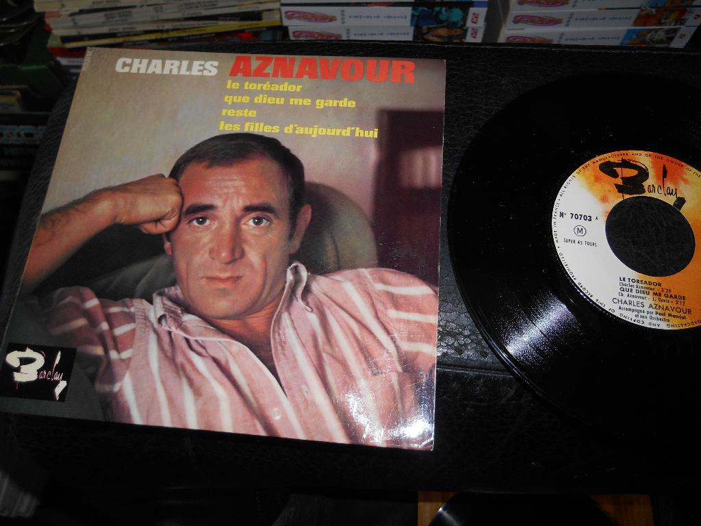 45T 4 pistes Charles Aznavour, Ophalen of Verzenden