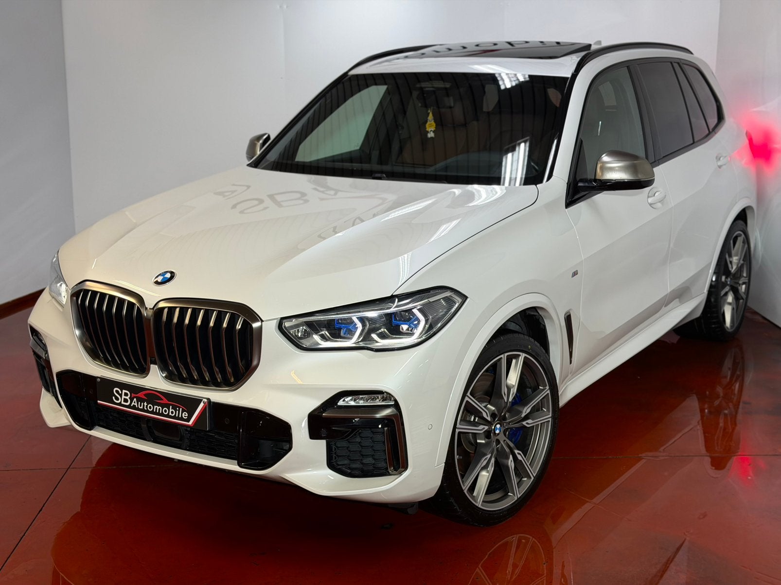 BMW X5 M M50 dAS AdBlue // TOIT-PANO // LASER // GARANTIE //, Automaat, 2993 cc, Wit, Bedrijf
