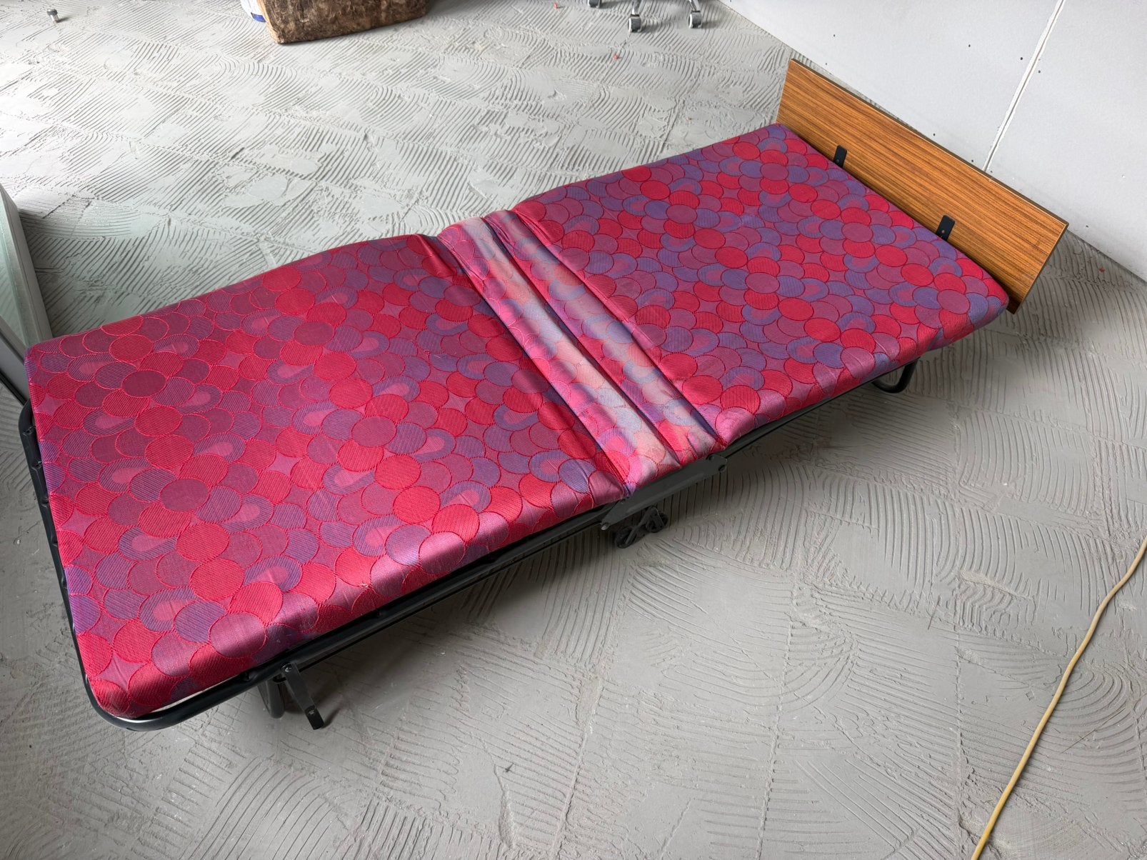Logeerbed / klapbed, Ophalen, Zo goed als nieuw, Eenpersoons, 90 cm