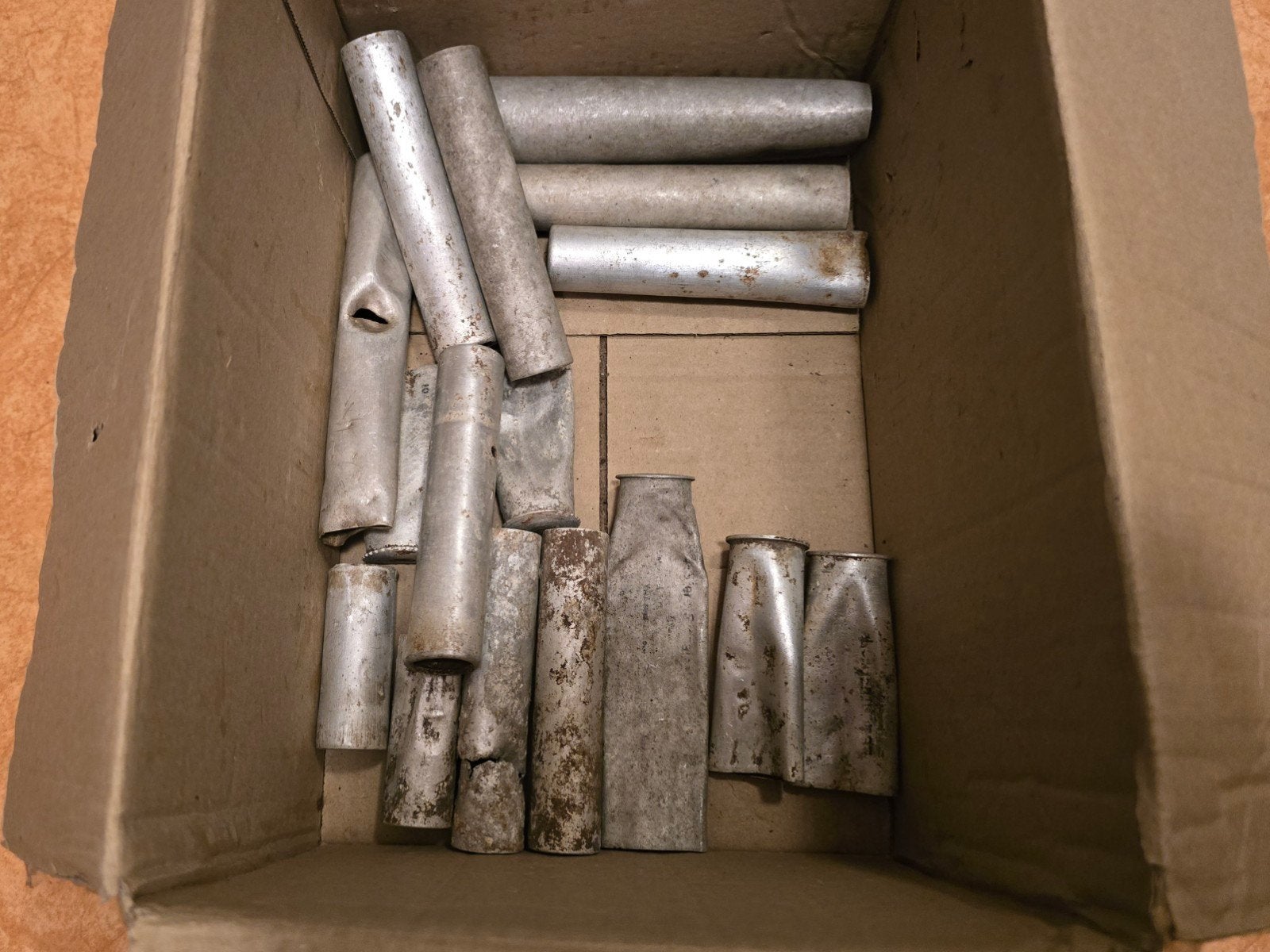 doos met ww2 seinpistool hulzen onklaar/leeg, Enlèvement, Armée de terre, Douilles ou Pièces de fouille