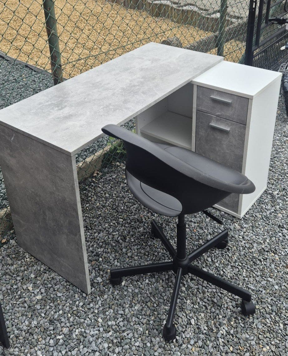 Bureau te koop met stoel, Ophalen