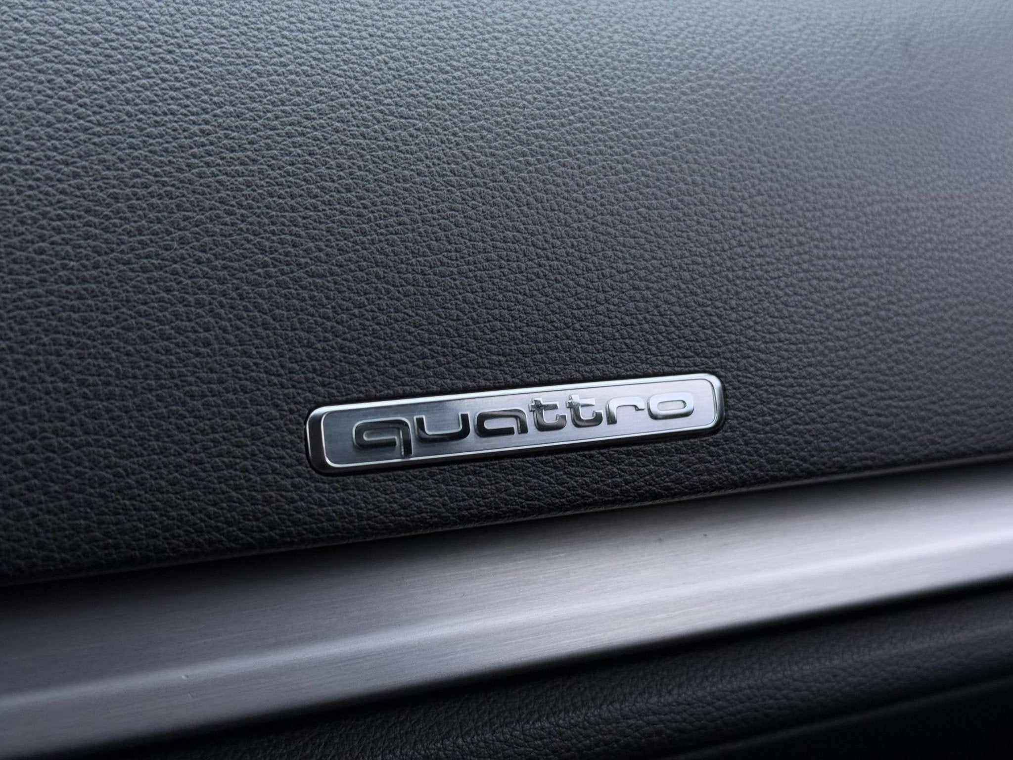 AUDI S3 2.0 TFSI 300ch QUATTRO SPORTBACK BVA S-TRONIC Sièges sport