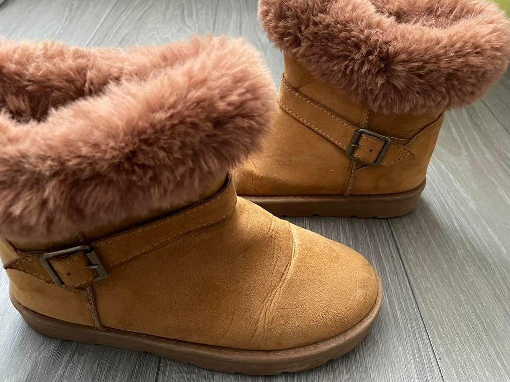 Bottes fourrees pointure 39, Bottes, Comme neuf, Enlèvement, Fille