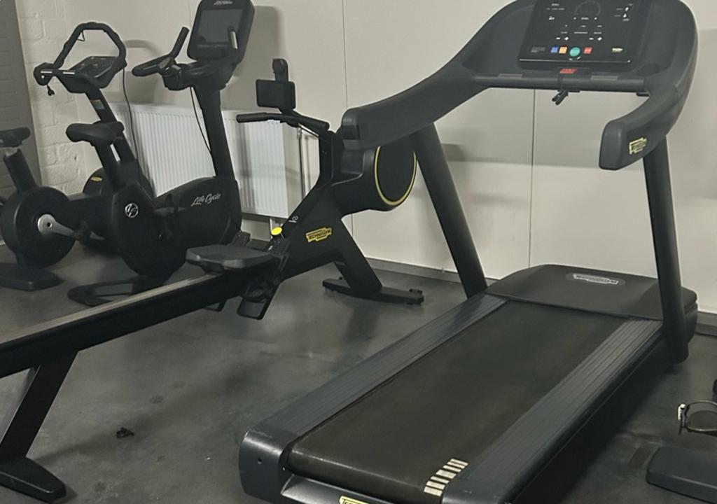 TECHNOGYM BLACK 500 Loopband Crosstrainer Upright bike Row, Ophalen of Verzenden, Zo goed als nieuw