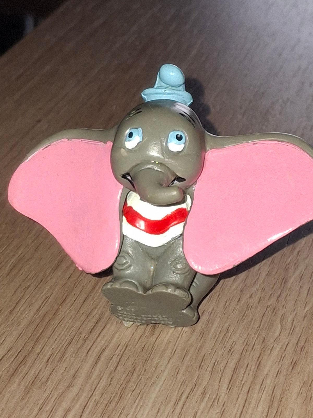 Dumbo figuurtje, Verzamelen, Ophalen of Verzenden, Bambi of Dumbo, Zo goed als nieuw, Beeldje of Figuurtje