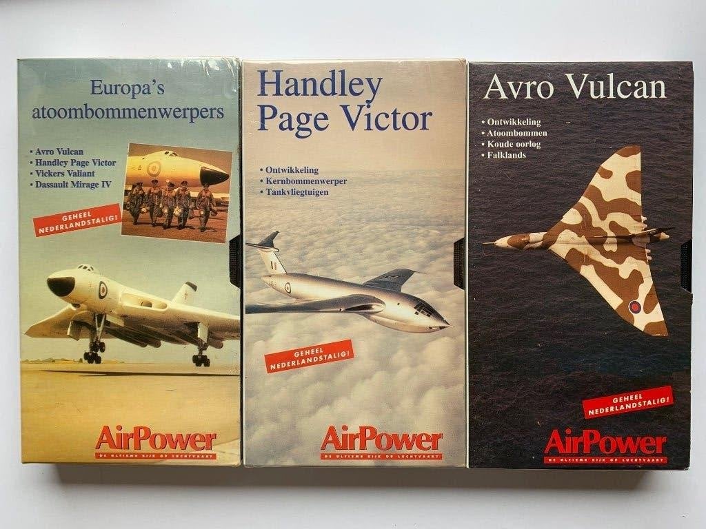 7 VHS cassettes Amerikaanse en Engelse  bommenwerpers, Collections, Objets militaires | Général, Armée de l'air, Enlèvement ou Envoi
