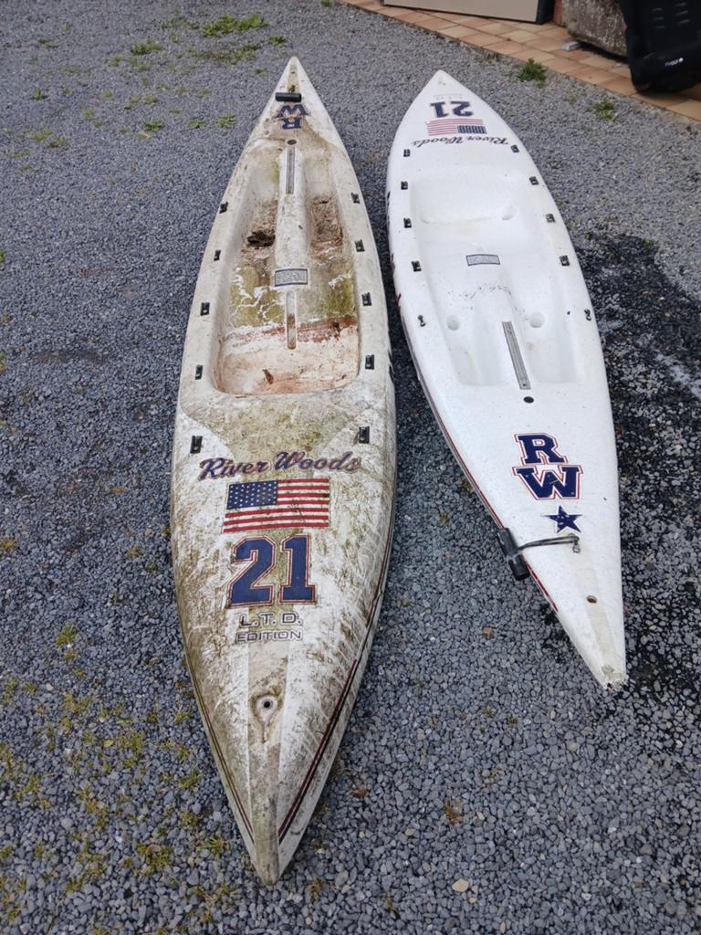 2 kayaks, Enlèvement
