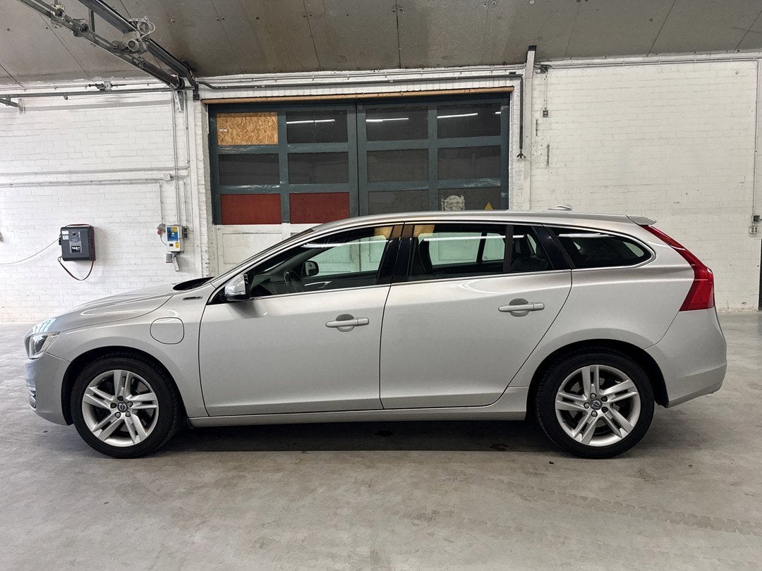 Volvo V60 2.4 D6 AWD Plug-In Hybrid R-Design Blis|Trekhaak, Automaat, Zwart, 48 g/km, 11 kWh