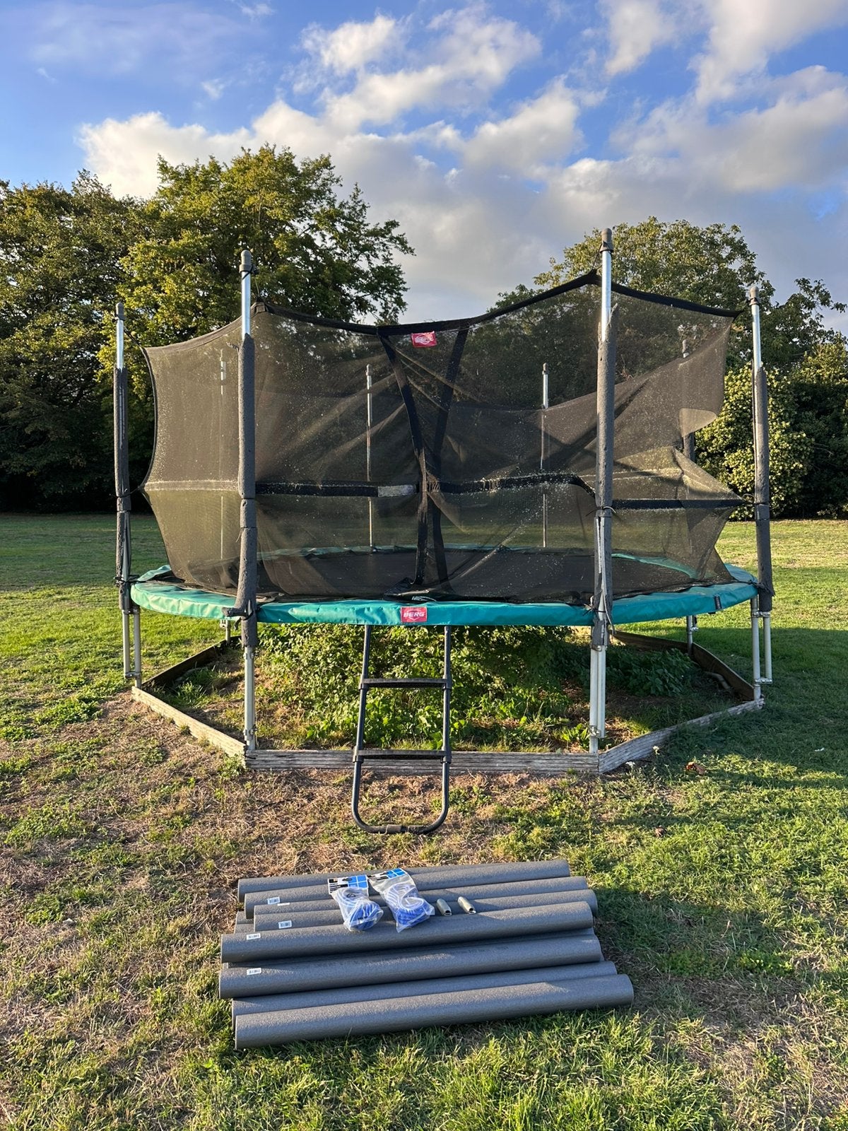 Trampoline à donner - à démontrer et enlever à 7331 Baudour, Enlèvement, Utilisé