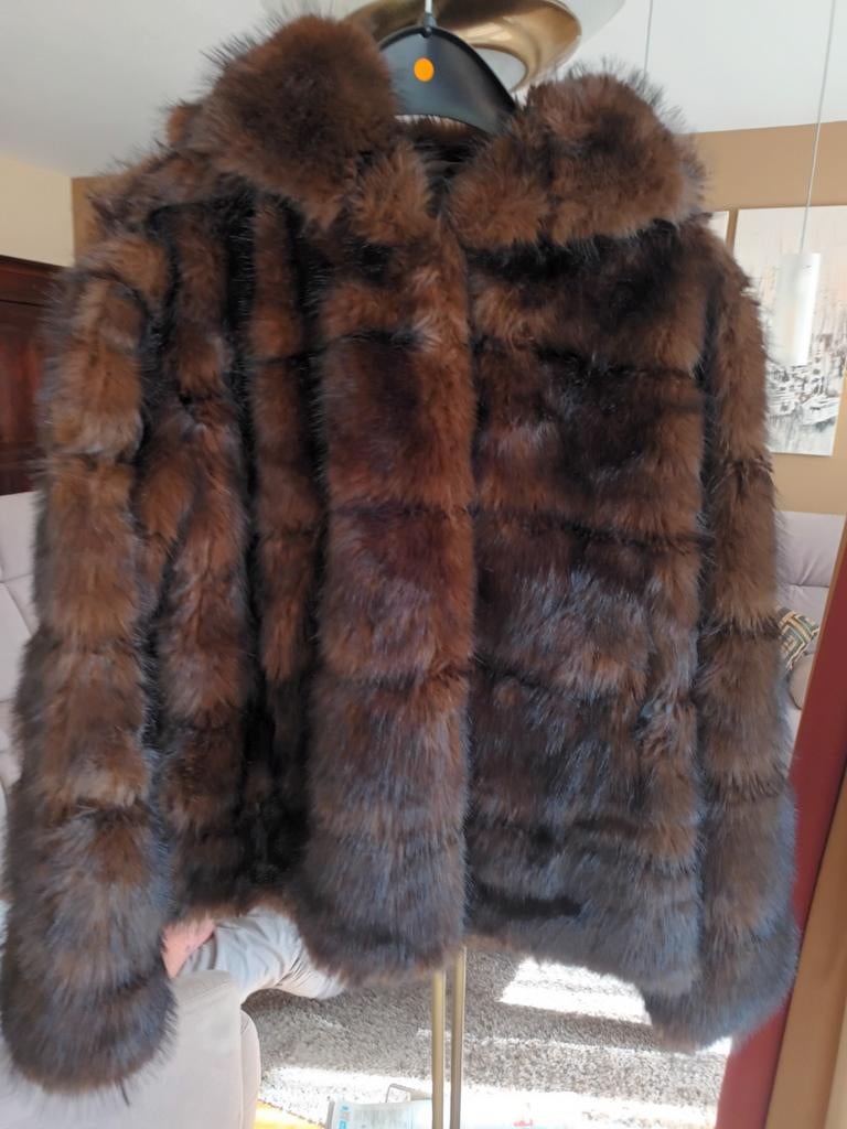 Veste en fausse fourrure entièrement nouvelle e, Enlèvement ou Envoi, Taille 42/44 (L)