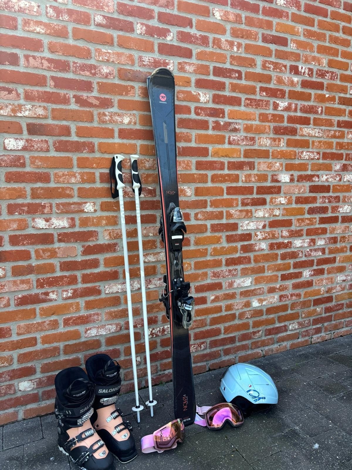 ski uitrusting, ski's, stokken, botten, helm, brillen, Sport en Fitness, Ophalen, 140 tot 160 cm, Gebruikt, Salomon