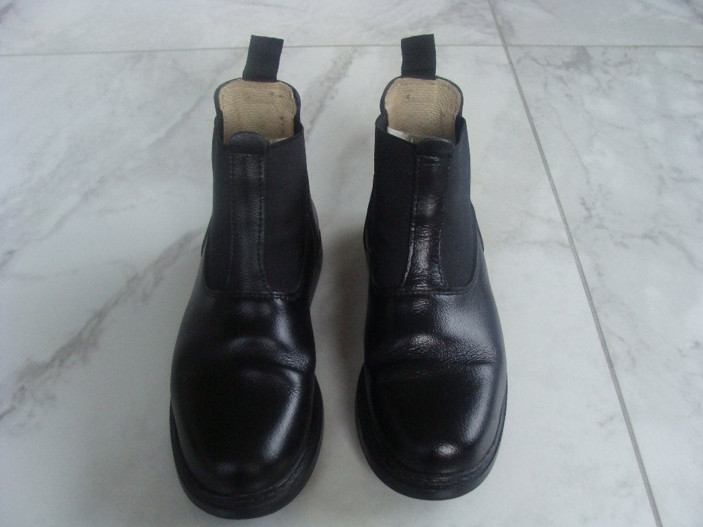 1 paire chaussure 33 d'équitation et 1 paire 35, 1 pantalon, Ophalen, Grijs, BR