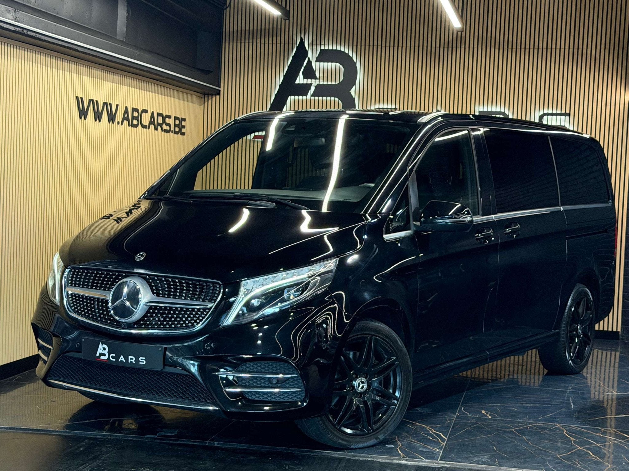 Mercedes-Benz V-Klasse 300 D * GARANTIE 12 MOIS * PACK AMG *, Cuir, https://public.car-pass.be/vhr/296551a4-f0f5-4bc8-b6af-1c14620f1724