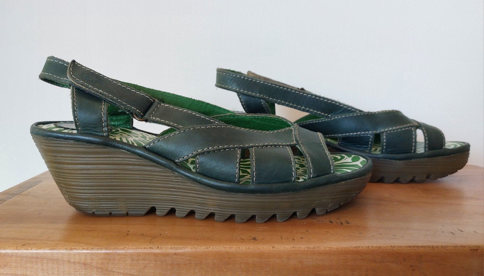 Olijfgroene sandalen Fly London maat 40, Fly London, Gedragen, Groen, Sandalen of Muiltjes