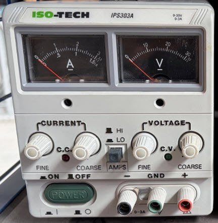 Alimentation ISO-Tech IPS303A 0  30 V, 0  3A, Enlèvement, Utilisé