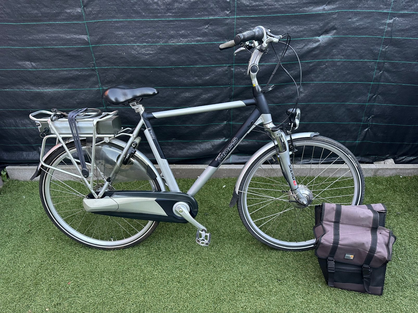 Elektrische herenfiets 28 inch, Fietsen en Brommers, Ophalen, Zo goed als nieuw