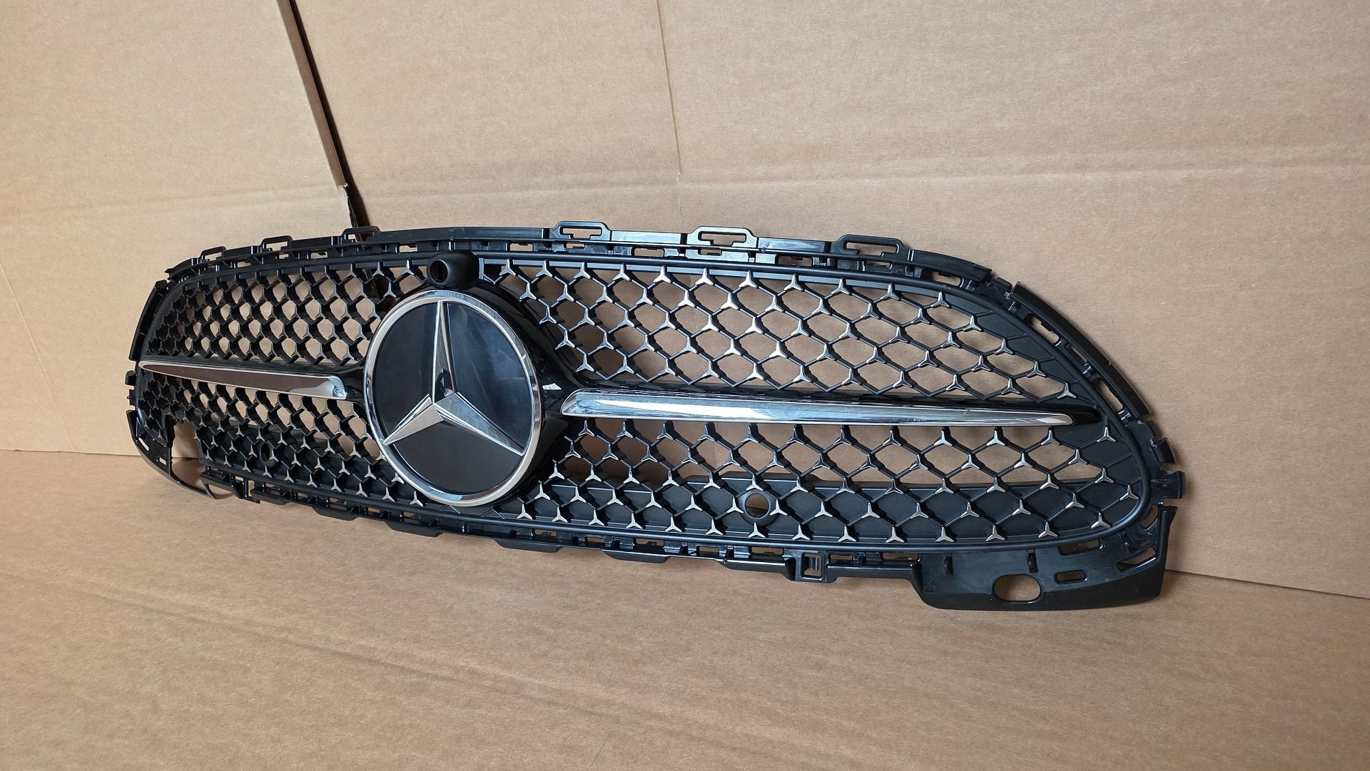 Grill Mercedes C Klasse W206 S206 A2068882100 AMG LINE GRILL, -, Origine de la pièce connue, Utilisé, -