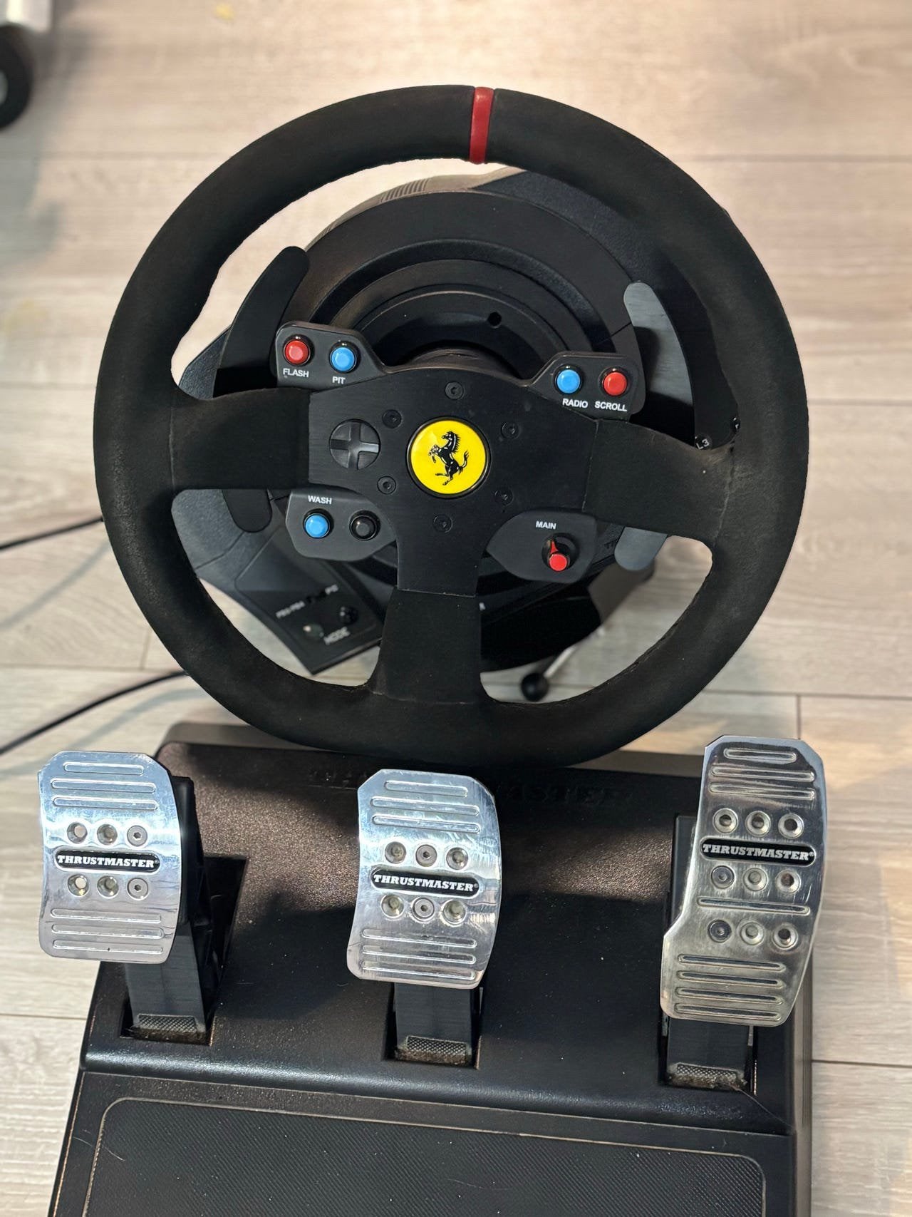 Thrustmaster T300 Ferrari Racing Wheel – Uitstekende staat, Games en Spelcomputers, Ophalen of Verzenden, Zo goed als nieuw, Simulatie