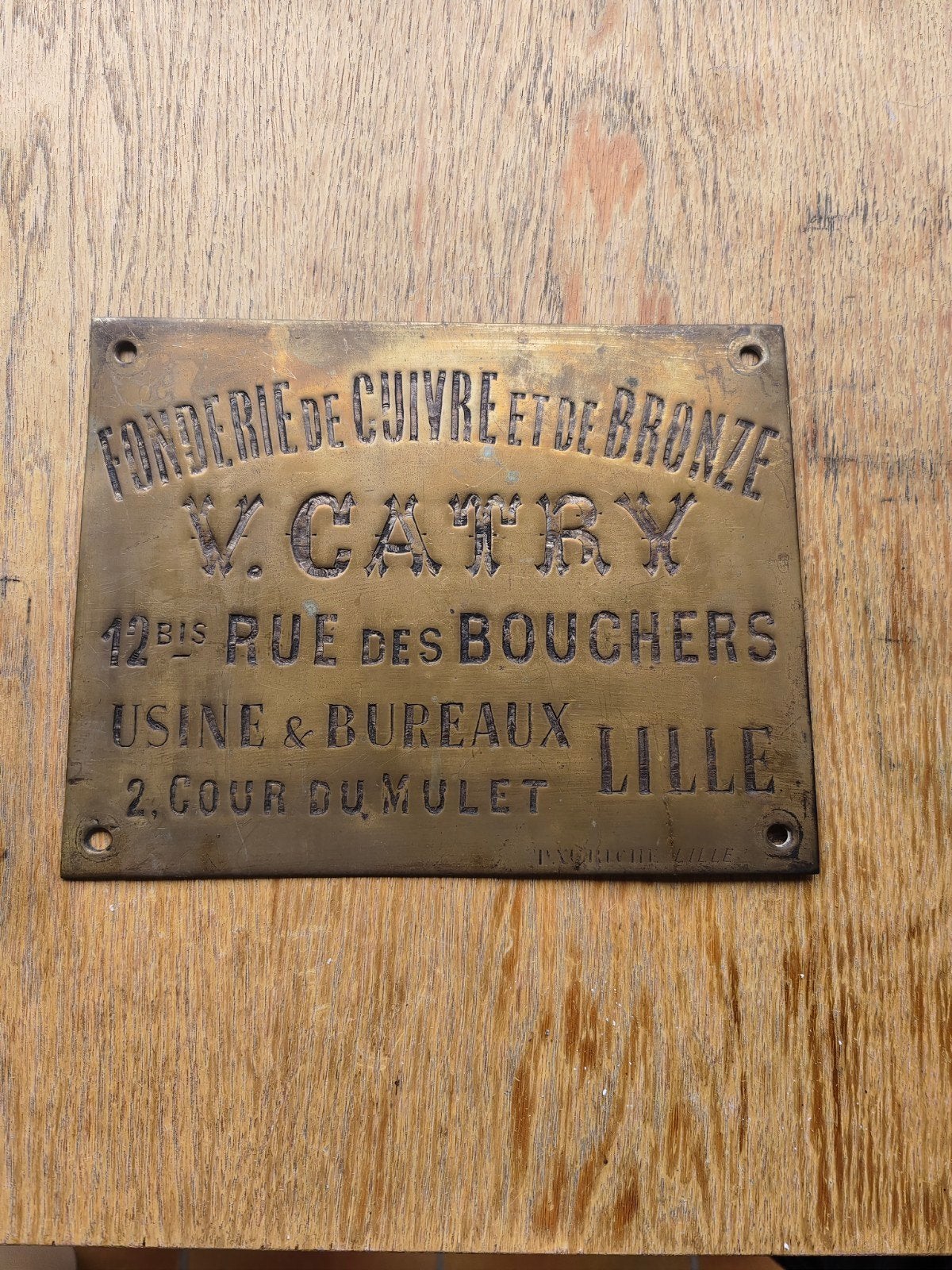Panneau de façade unique en cuivre antique — Fonderie V. Cat, Antiquités & Art, Enlèvement ou Envoi, Cuivre