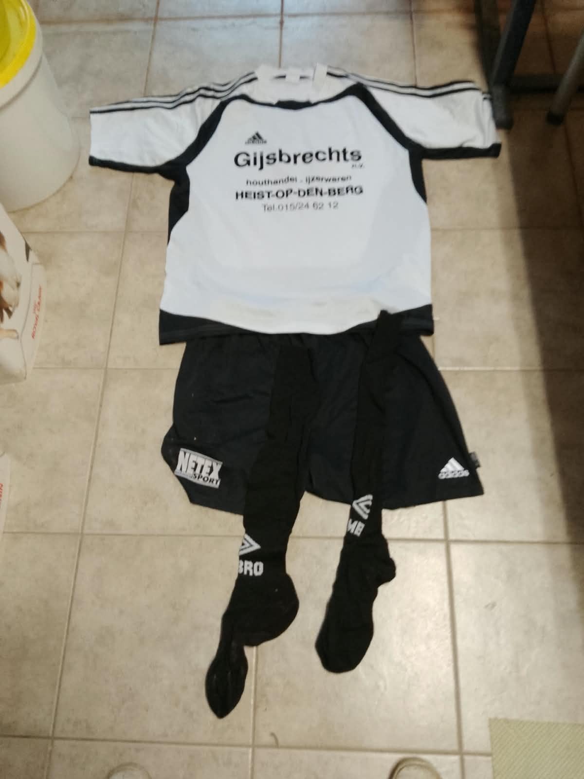 volledige set voetbalkleding zaal, Sports & Fitness, Football, Enlèvement, Maillot