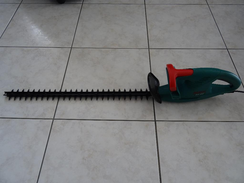 Heggenschaar Bosch 63 cm mesafstand 16 mm., Tuin en Terras, Heggenscharen, Ophalen, Zo goed als nieuw, Elektrisch, BOSCH