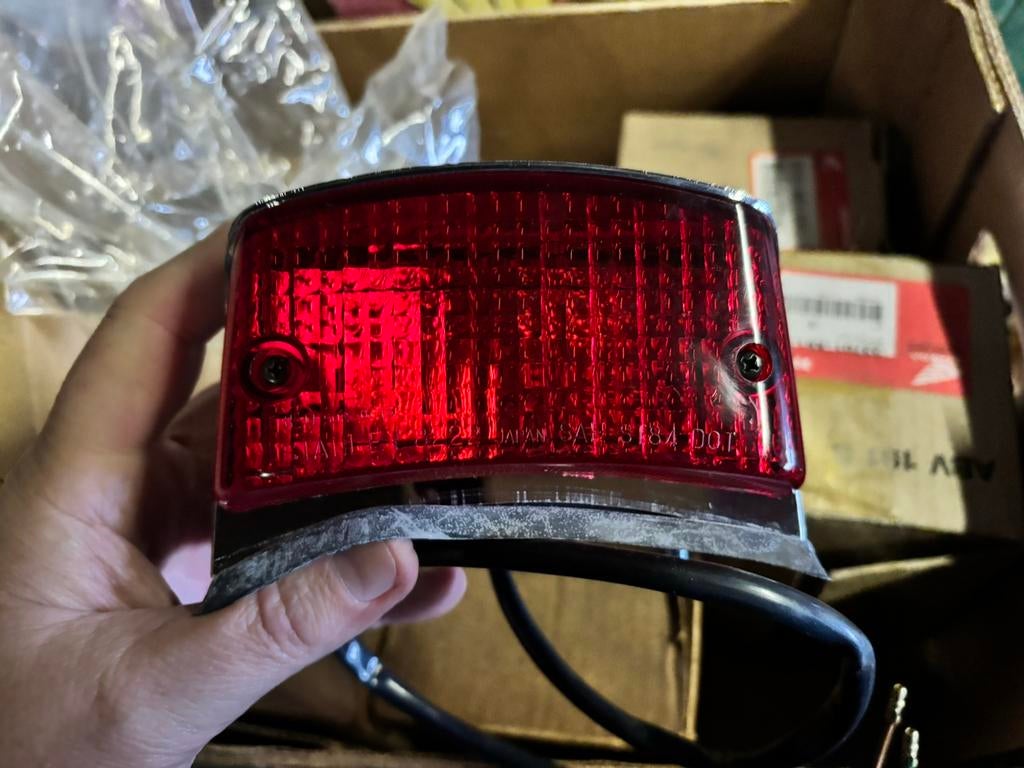 Achterlicht Honda VT700, compleet, Motoren, Ophalen of Verzenden, Nieuw