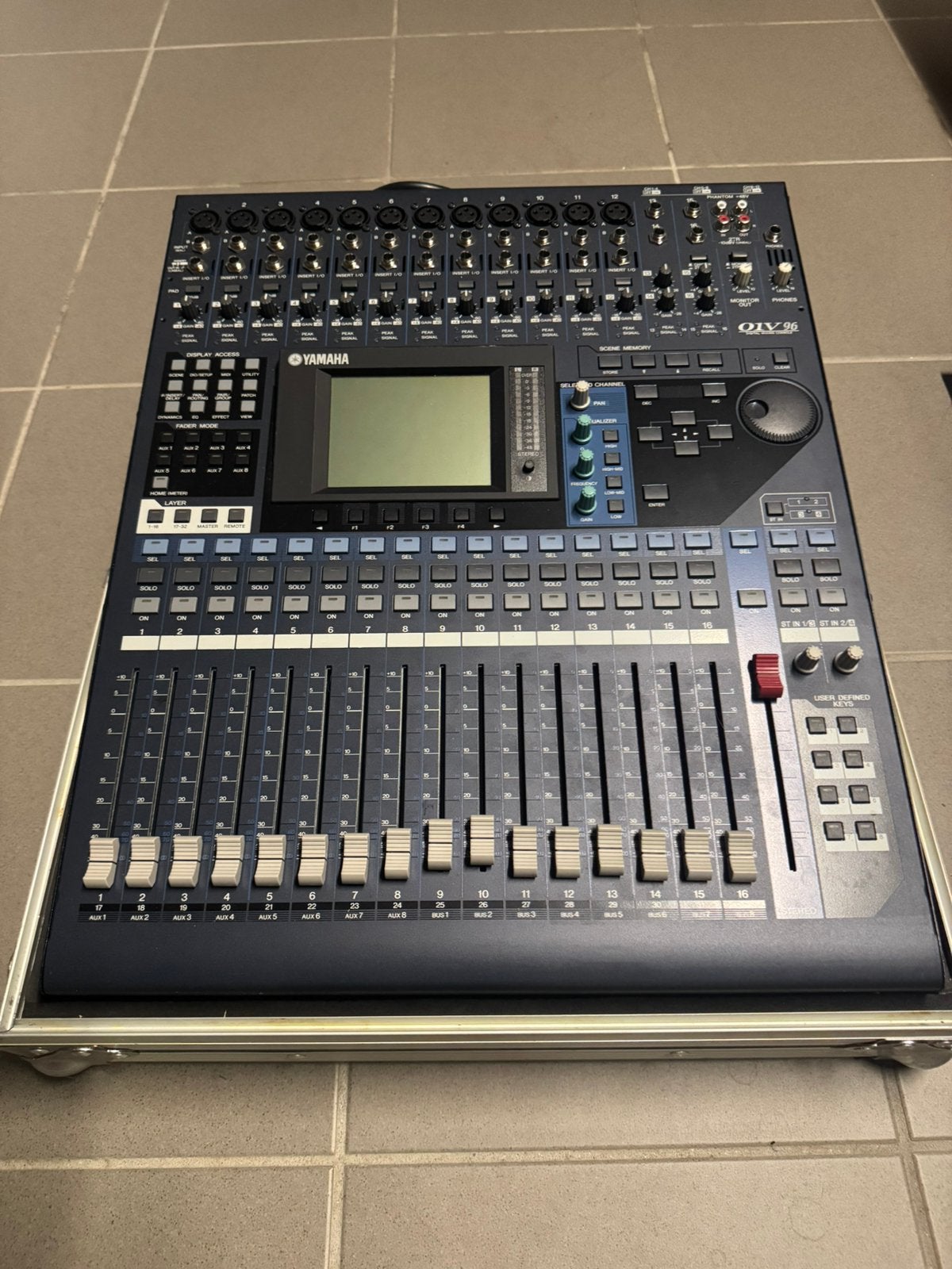 Yamaha 01V96 V2 avec Flight-case, Enlèvement, Comme neuf