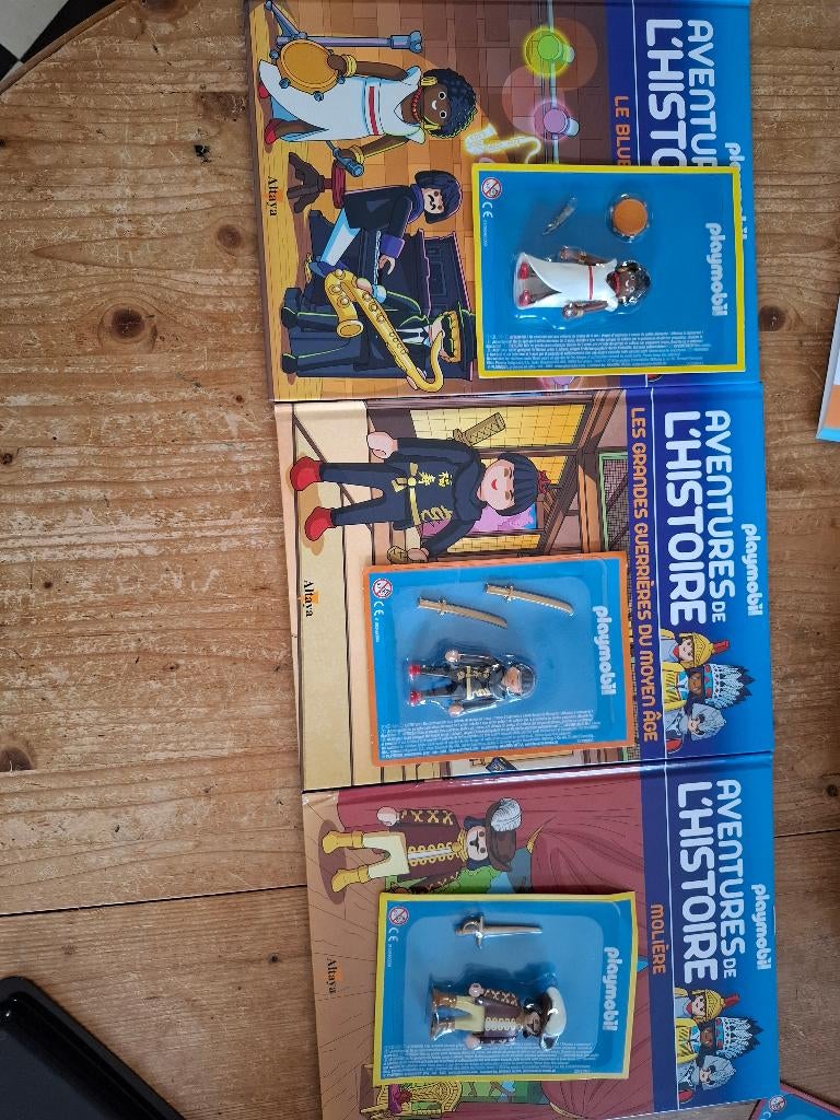Lot figurines sous blisters + livres collection altaya, Garçon ou Fille, Comme neuf, Enlèvement, 5 ou 6 ans
