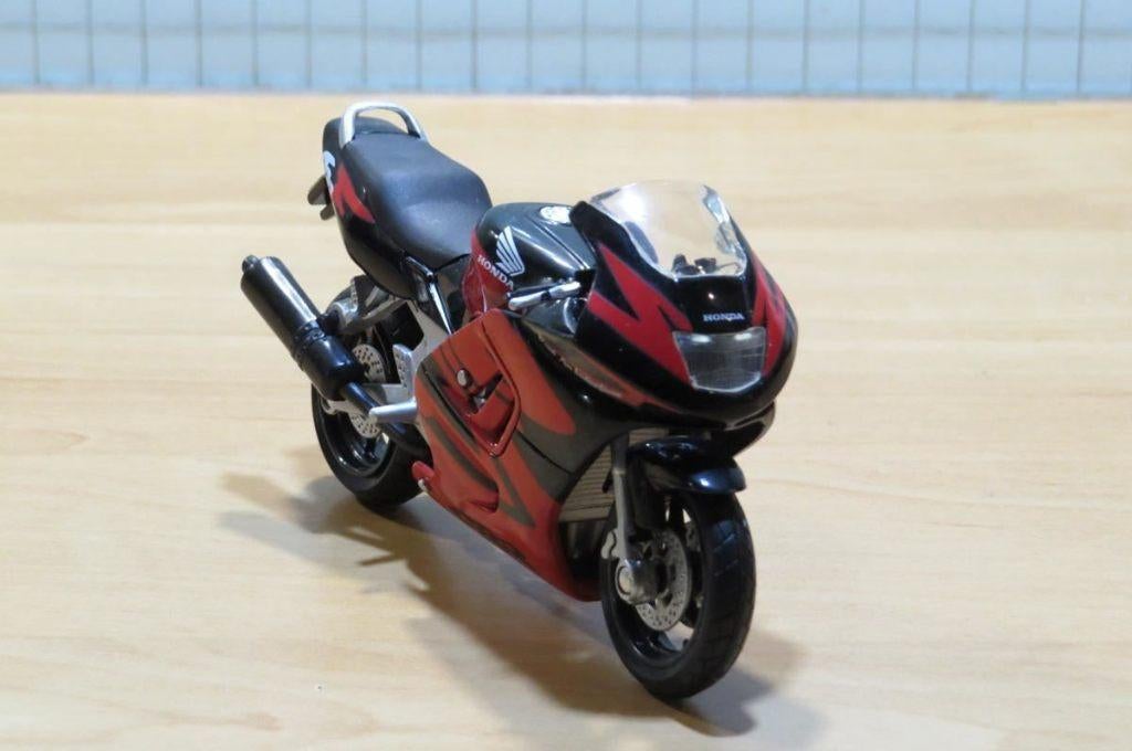 Honda CBR600F 1:18 los, Enlèvement ou Envoi, Neuf, Moteur, Maisto