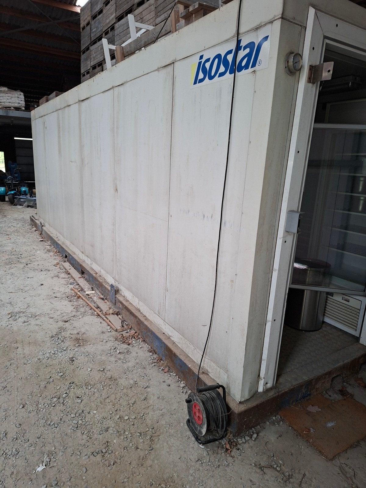 gekoelde container,ingericht als hoevewinkel., Ophalen