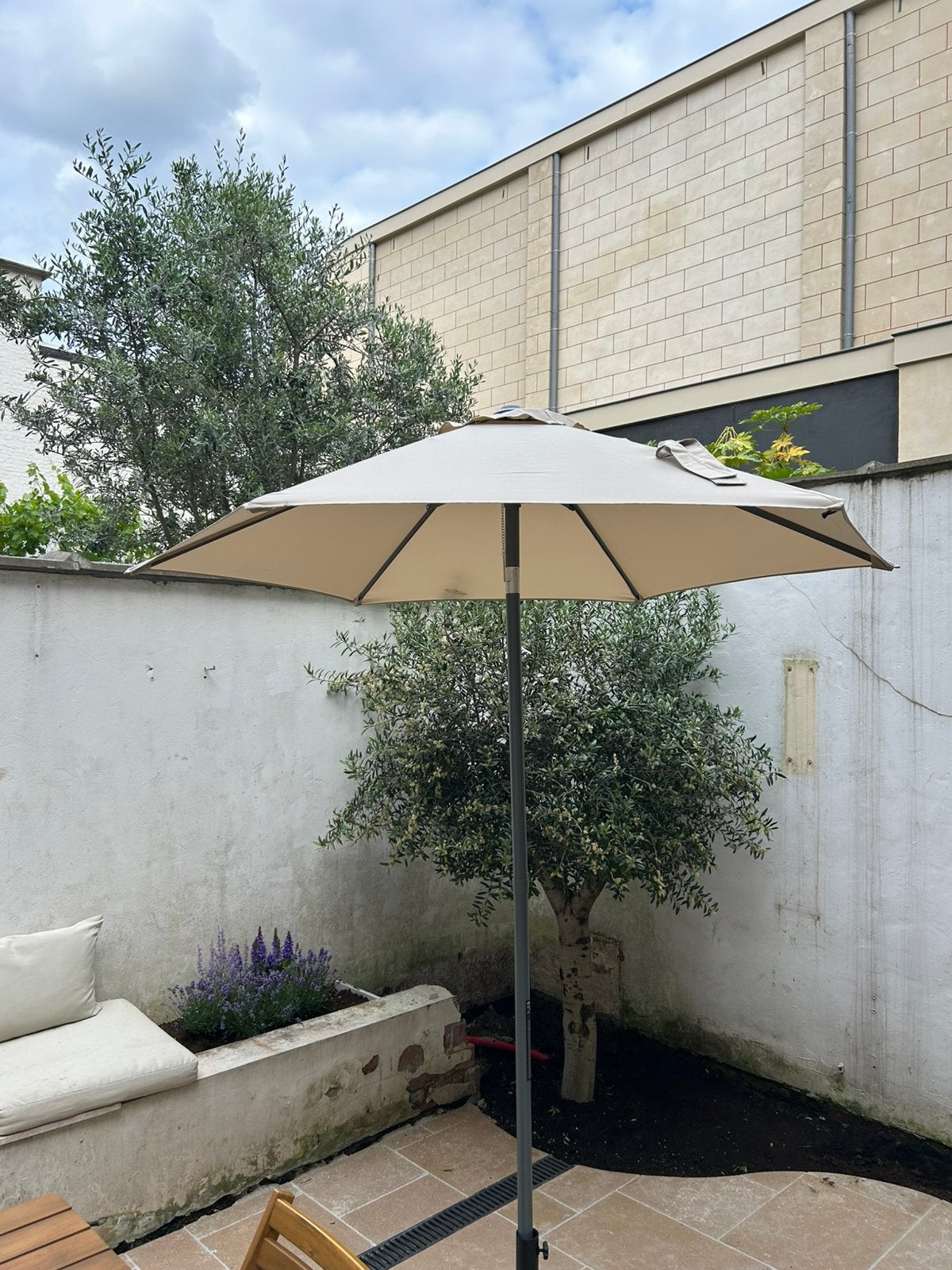 Beige parasol 200cm diameter NIEUW, Ophalen, Zo goed als nieuw, Kantelbaar