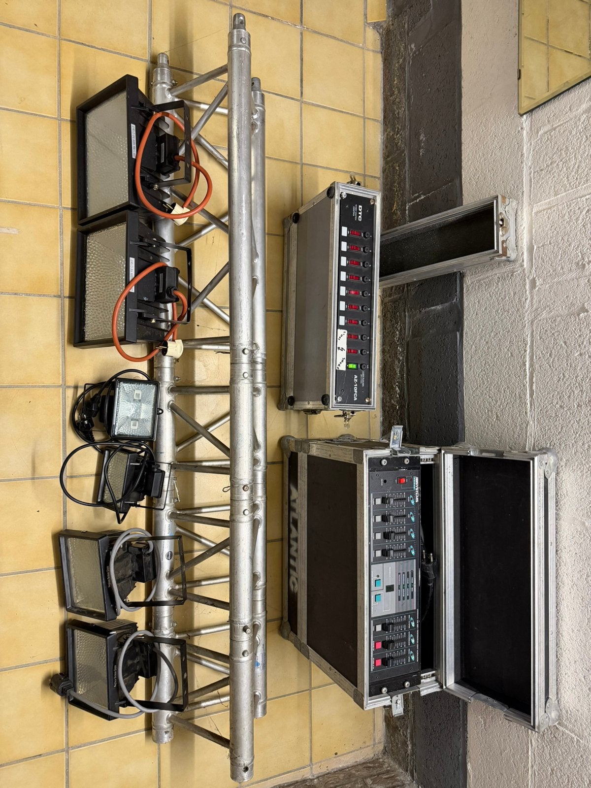Spot+ truss + dim JB Systems + distributeur d'alimentation, TV, Hi-fi & Vidéo, Appareils professionnels, Enlèvement, Utilisé