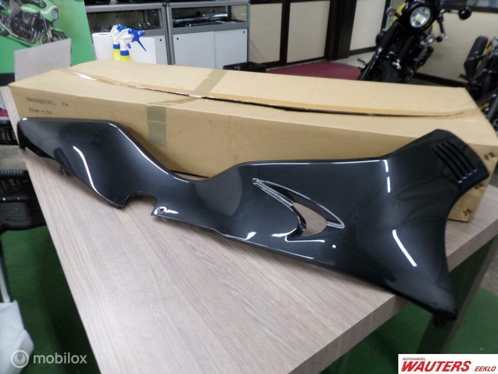 zijdeksel rh SUZUKI AN 250/400  bwj 03-06, Motos, Enlèvement ou Envoi, Utilisé