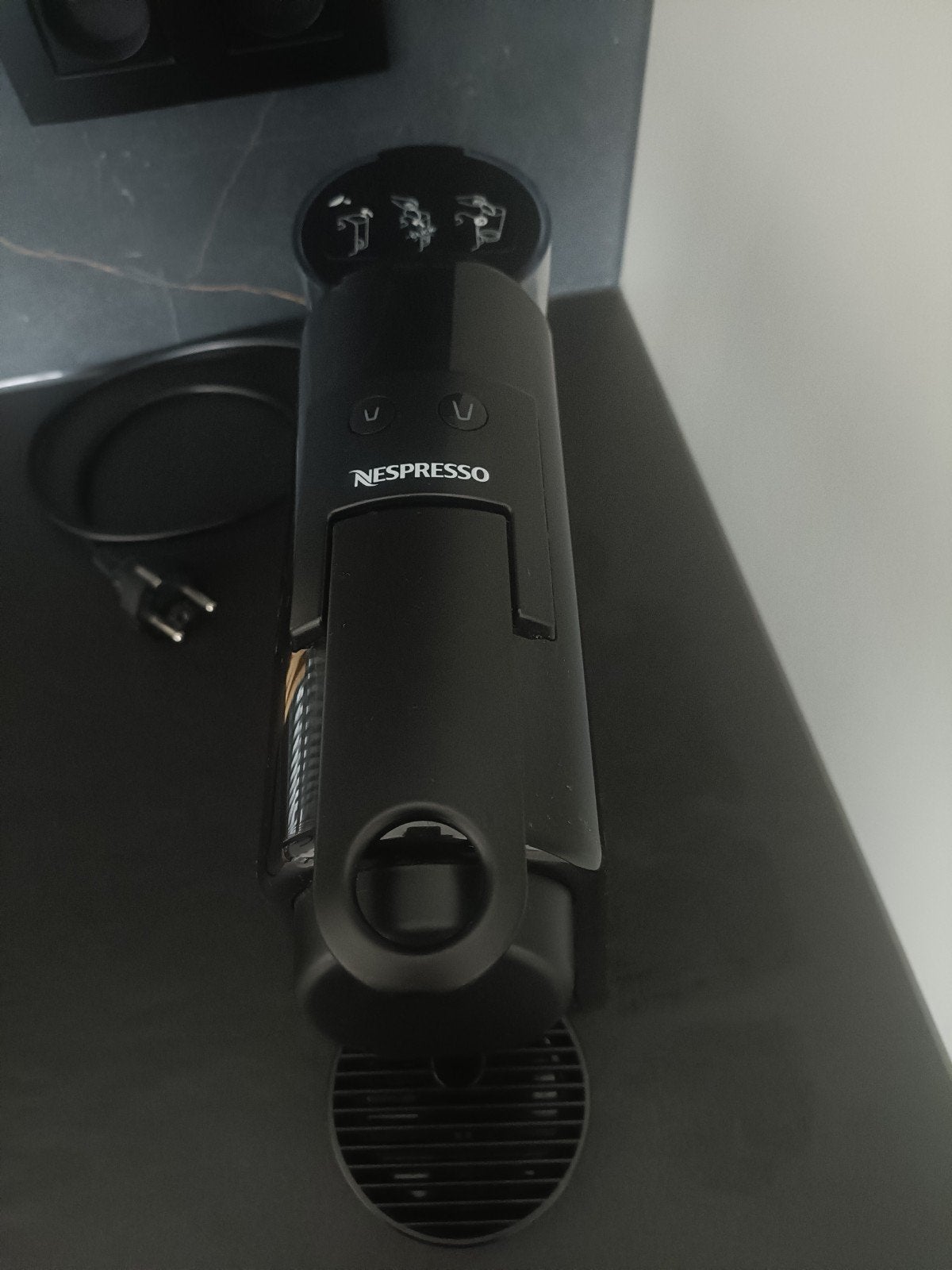 Mini koffie machine Nespresso, Elektronische apparatuur, Espresso apparaat, Ophalen of Verzenden, Zo goed als nieuw, 2 tot 4 kopjes