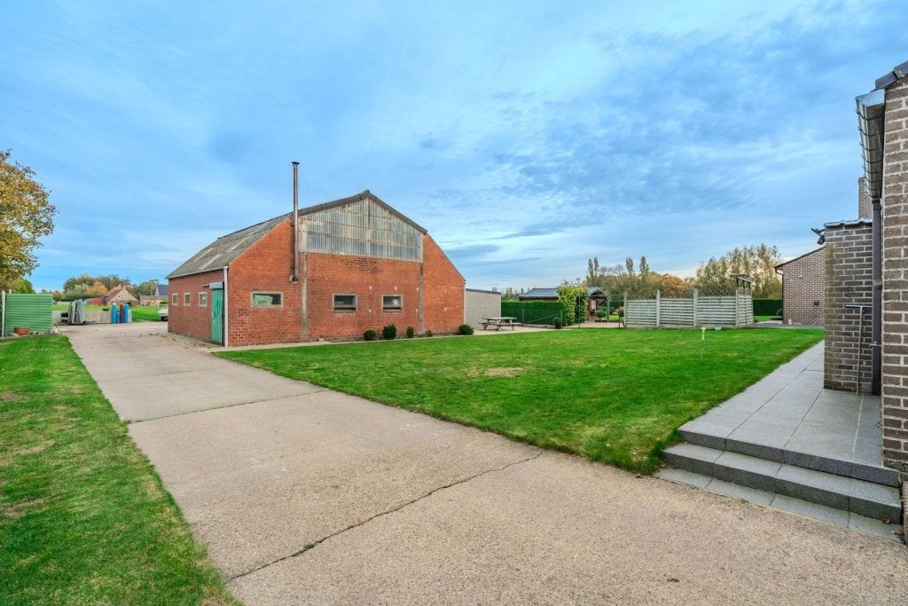 Alleenstaande woning met loods te Zerkegem, Jabbeke, 1000 tot 1500 m², Vrijstaande woning, 193 m²