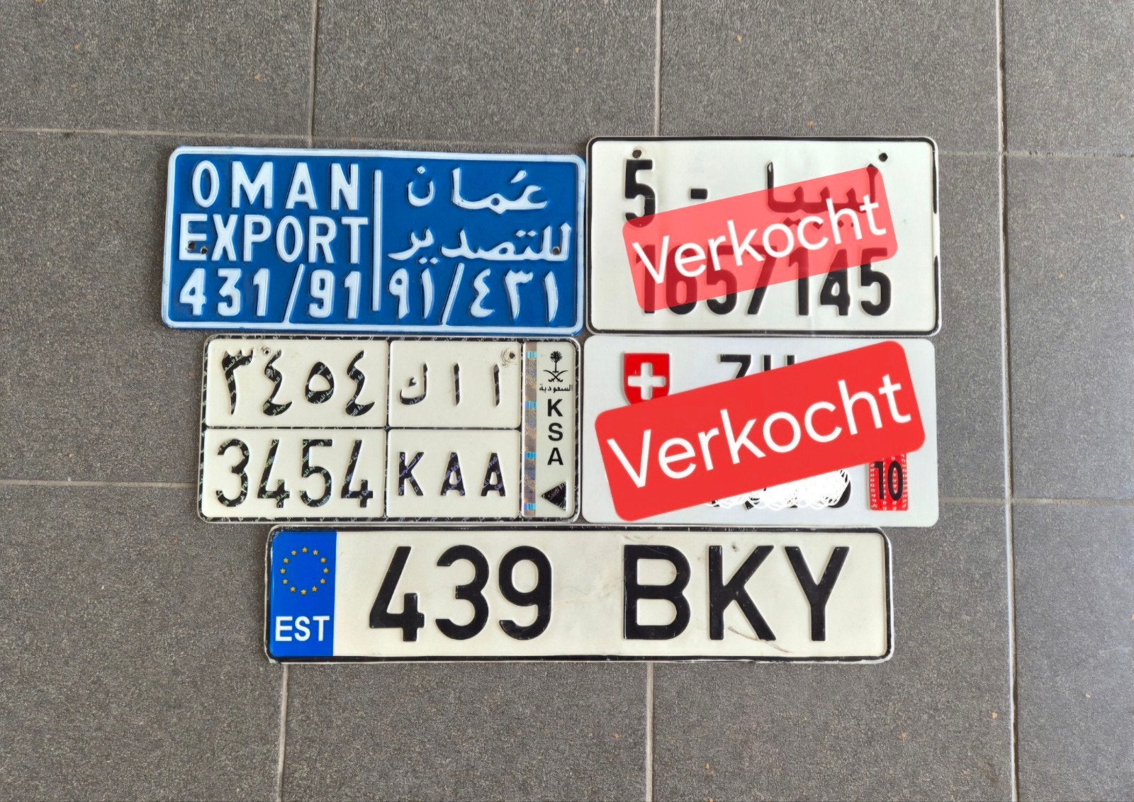 Diverse nummerplaten uit verschillende landen, Ophalen