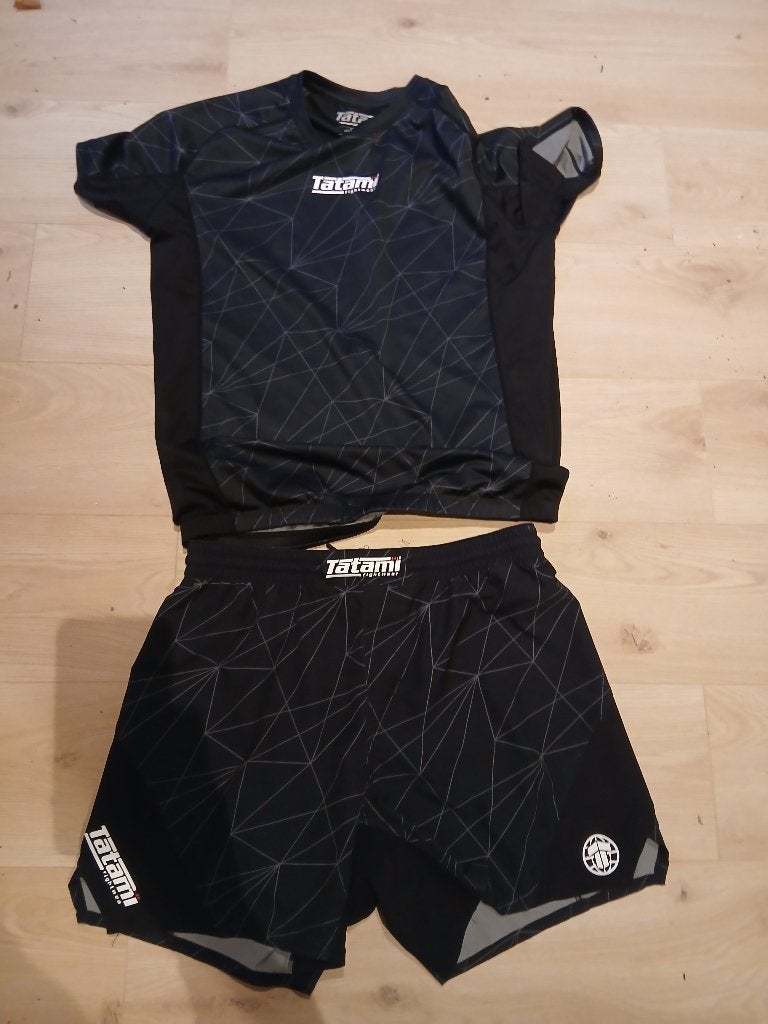 Rashguard + short Tatami, Groter dan maat XL, Gebruikt, Ophalen of Verzenden, Vechtsportkleding