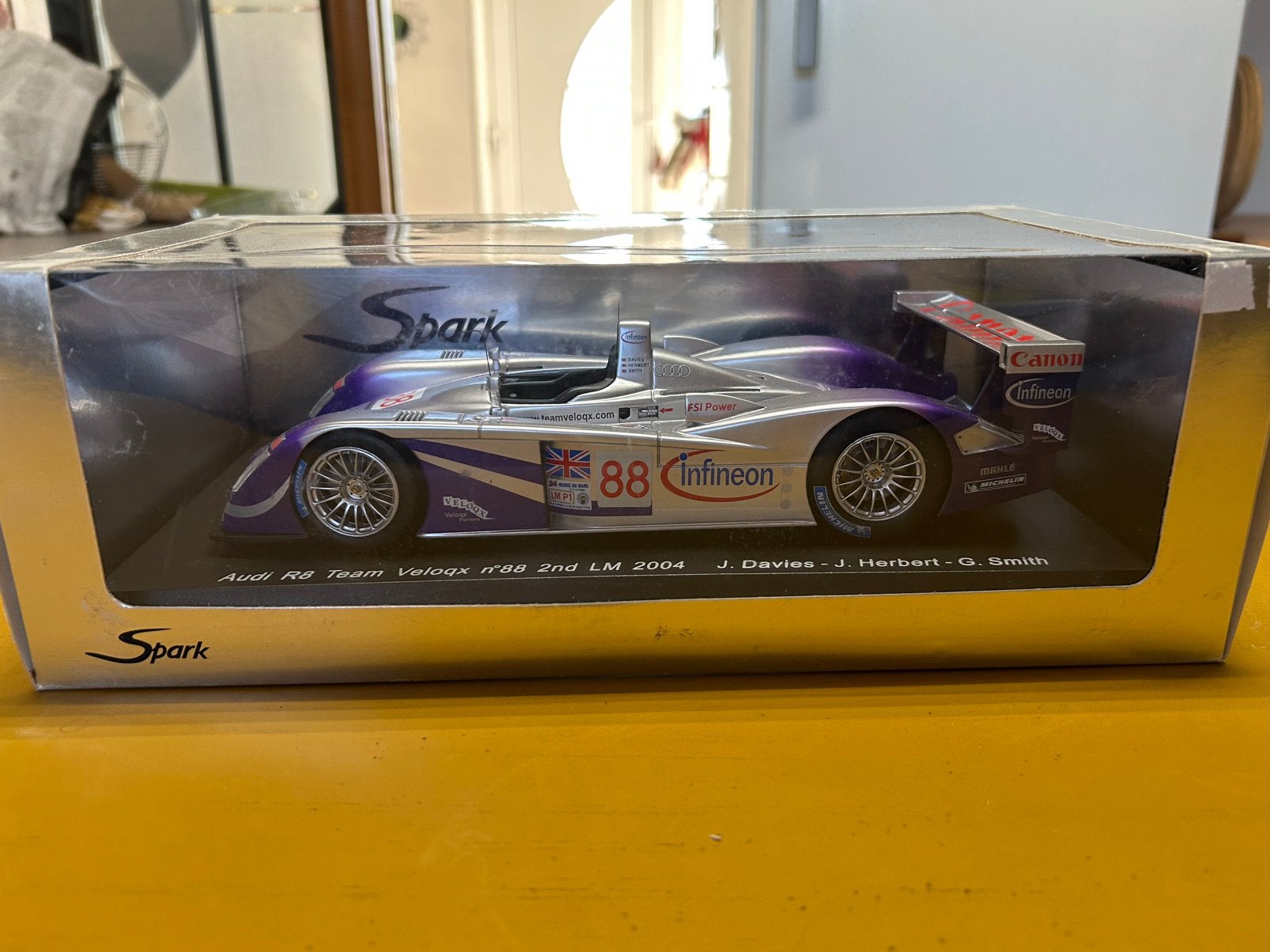 Audi r8, Enlèvement, Comme neuf