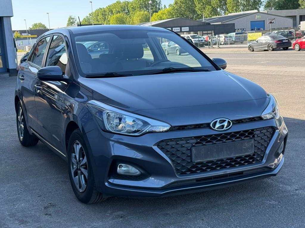 Hyundai i20 1.2 Essence 2019 99.574km 1 Anne Garantie, Autos, Hyundai, Argent ou Gris, Achat, Euro 6, Entreprise