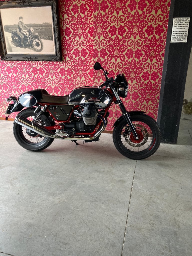 bijna nieuwe moto guzzi V7 racer 6664km met garantie, Motoren, Motoren | Moto Guzzi, Bedrijf, Naked bike, 12 t/m 35 kW, 2 cilinders