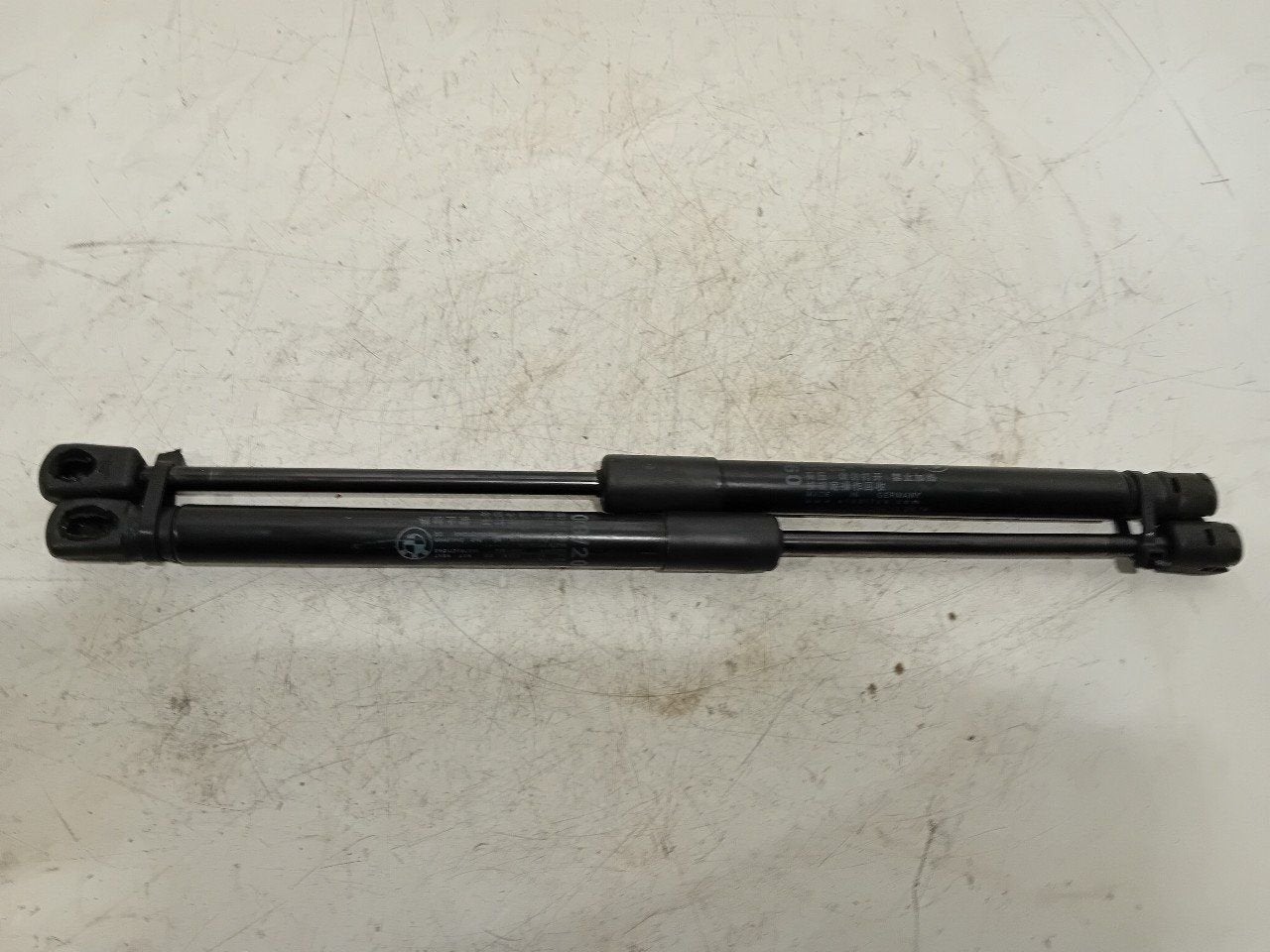 Gasdrukveerset achter BMW 2 serie, Onderdelen@venauto.nl, Van der Ven Autorecycling B.V., Gebruikt, Ettenseweg 76, 4706 PB Roosendaal, The Netherlands