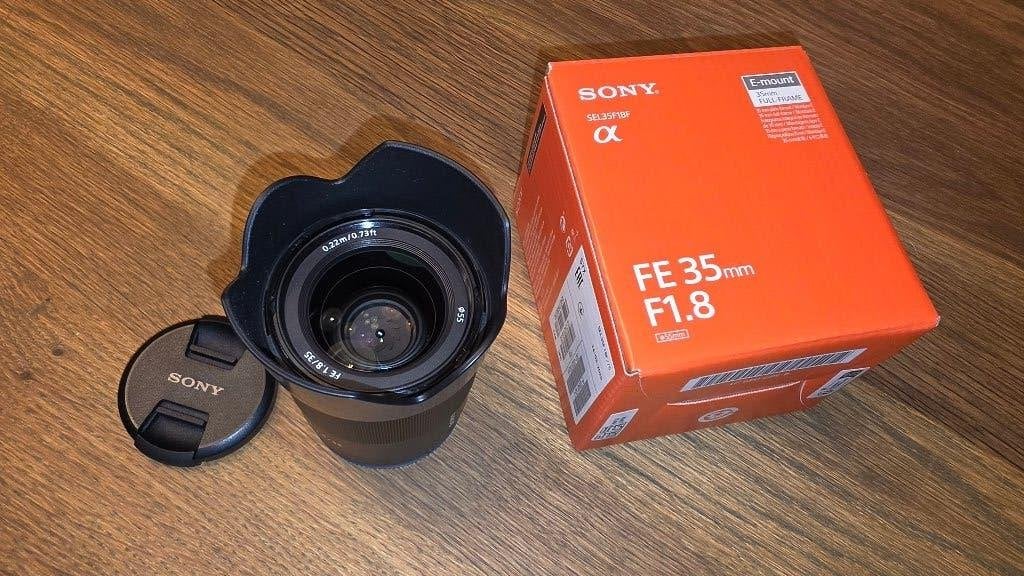 Objectif Sony FE 35mm f/1.8, Lentille standard, Pare-soleil, Comme neuf, Autres montures